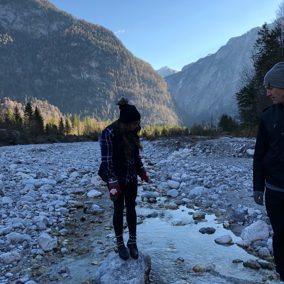 Meet your Posher, Ash - Picture 4 of 6